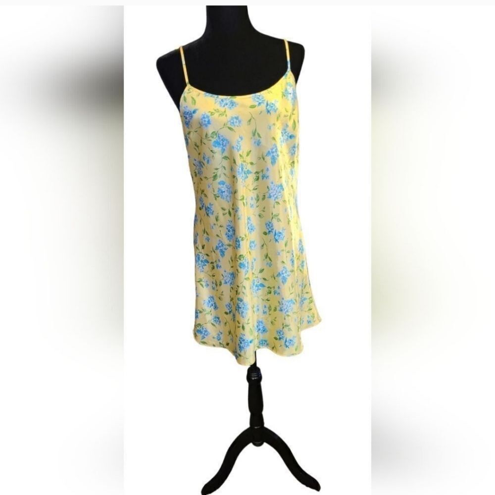 Chemise Nightie Silky and Delicate Floral Yellow Blue‎ Shoulder Straps Size M